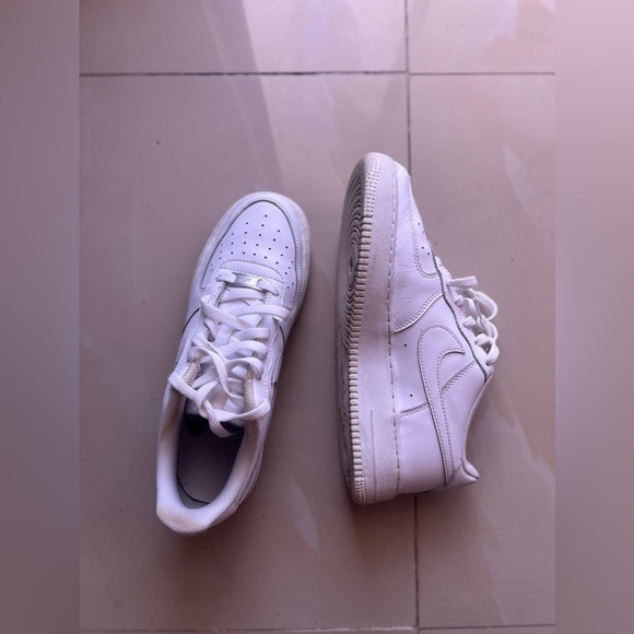 Nike Air Force 1 Low LE Triple White GS (DH2920-111) Grade School Size 4Y-7Y - Picture 15 of 15